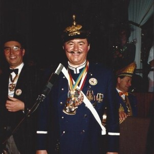 1. Präsident Bert Zorn (verstorben) im Köstum als Schutzmann